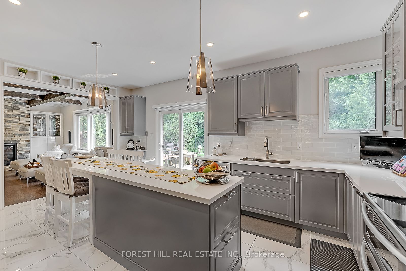 101 Thornhill Woods Dr