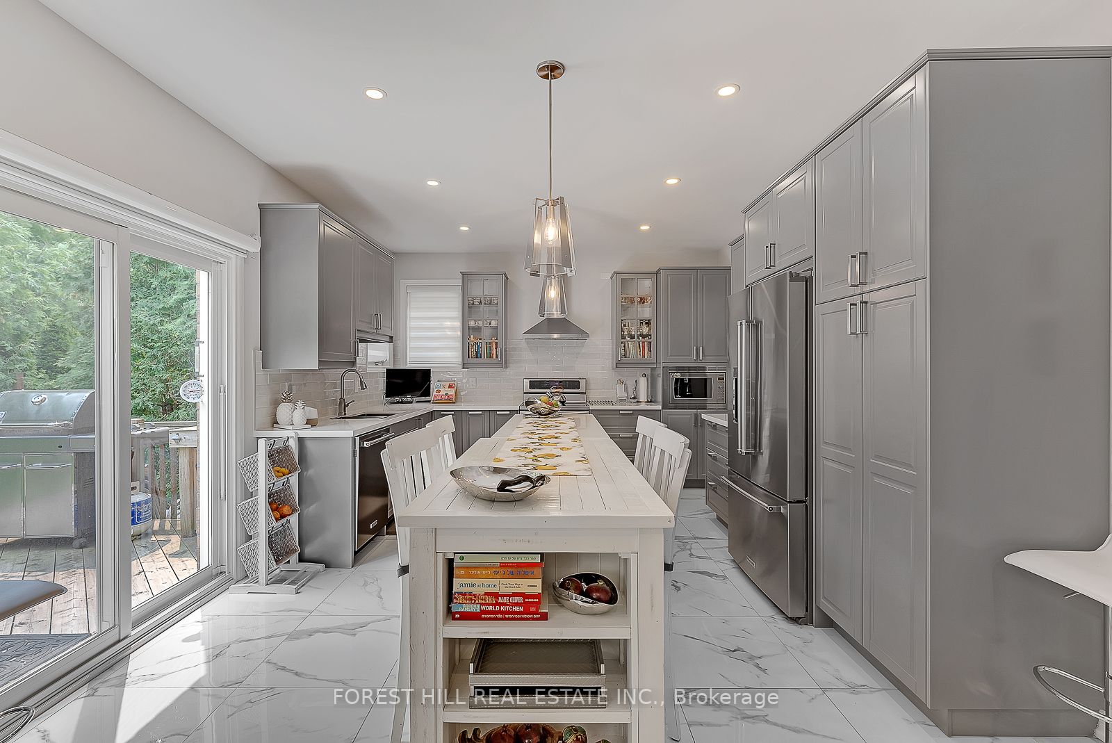101 Thornhill Woods Dr