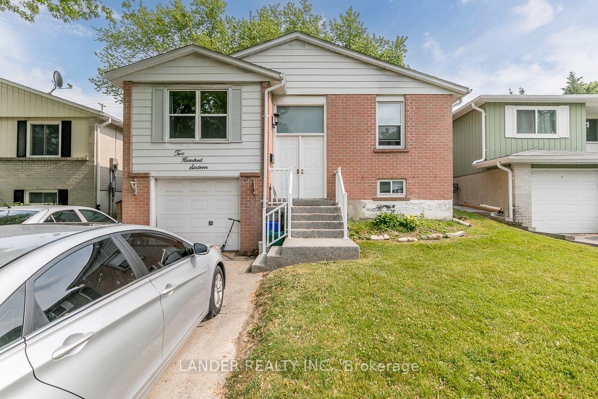 216 Currey Crescent