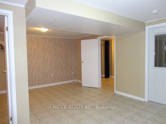 216 Currey Crescent