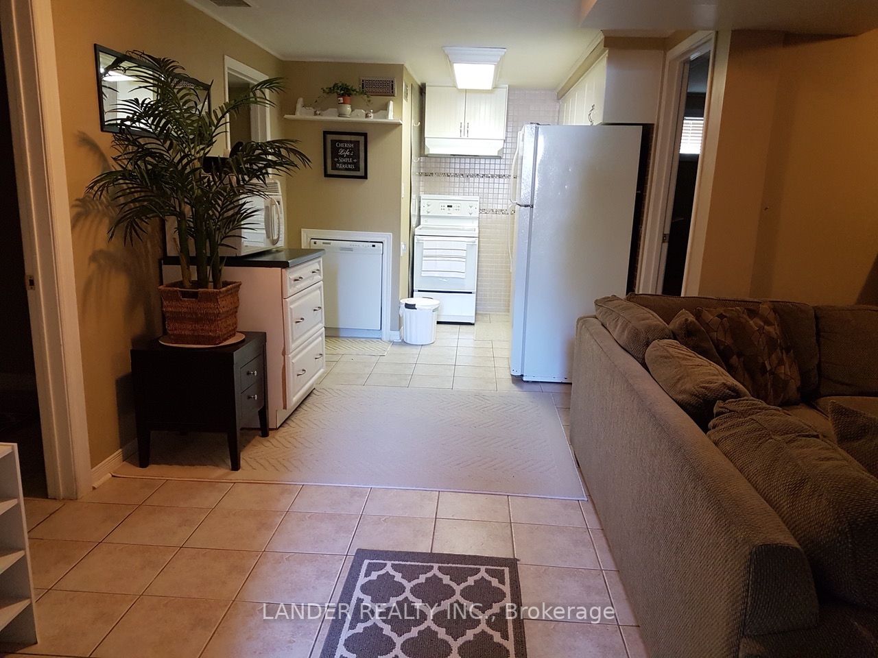 216 Currey Crescent