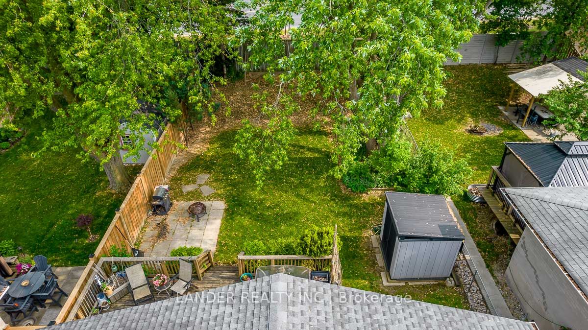 216 Currey Crescent