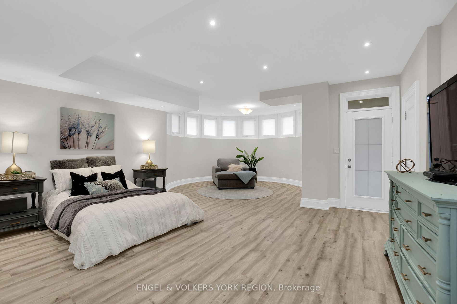 4 Peter Glass Rd