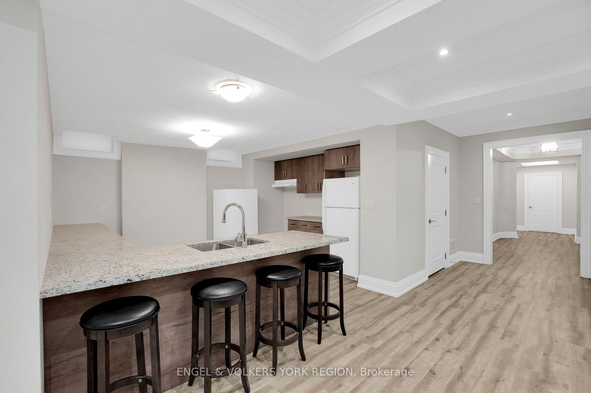 4 Peter Glass Rd