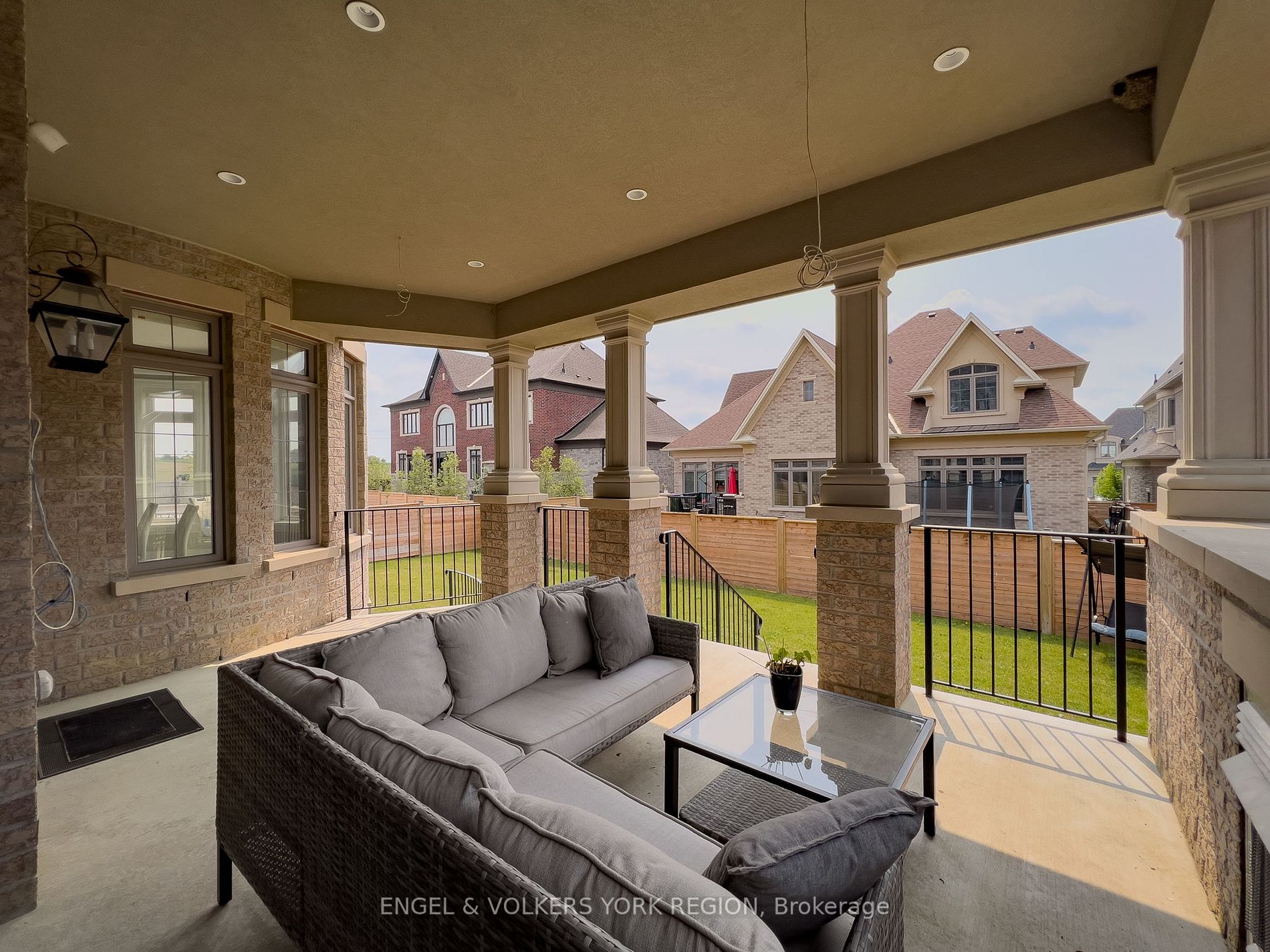 4 Peter Glass Rd