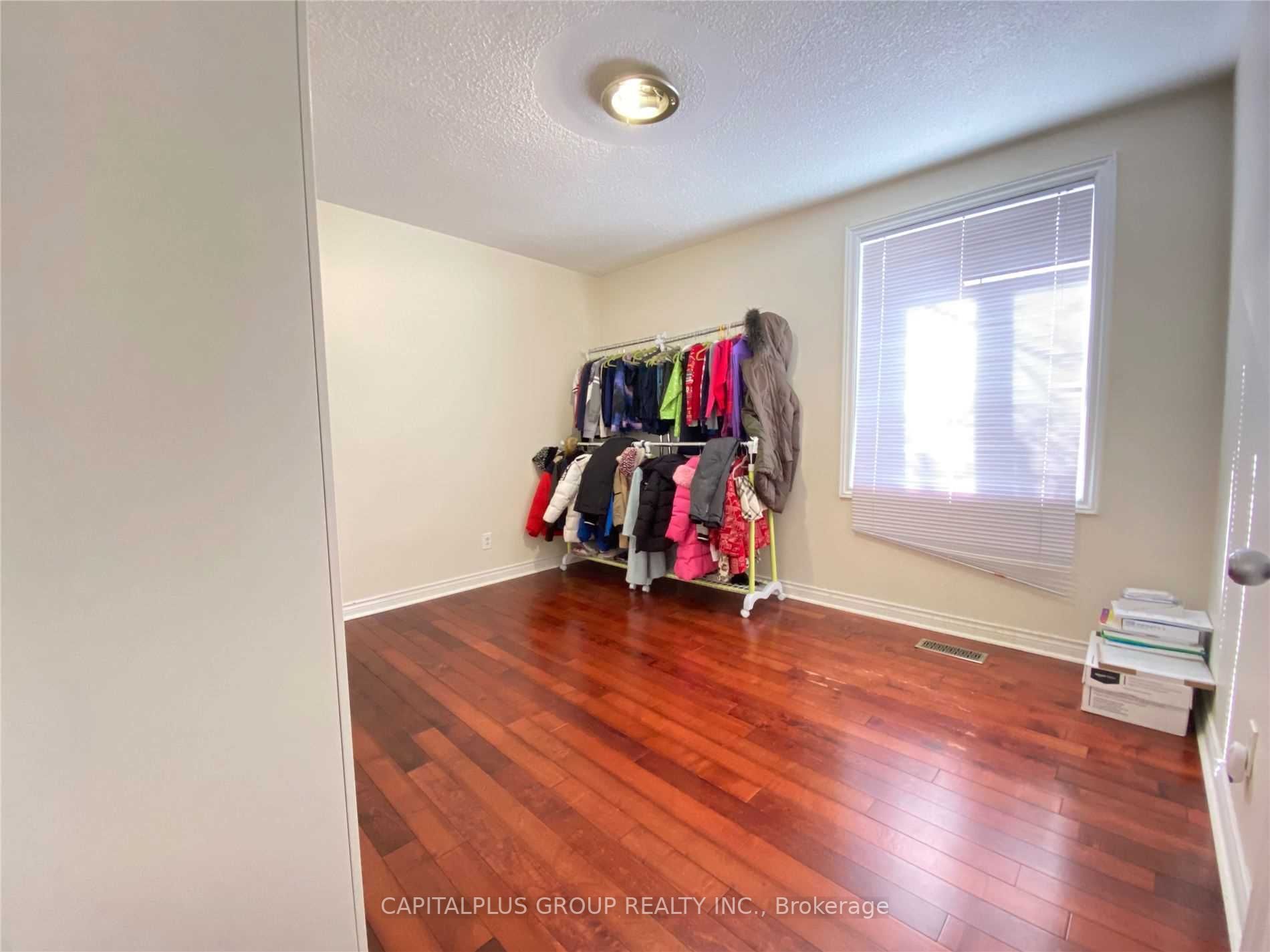 92 Meadowview Ave