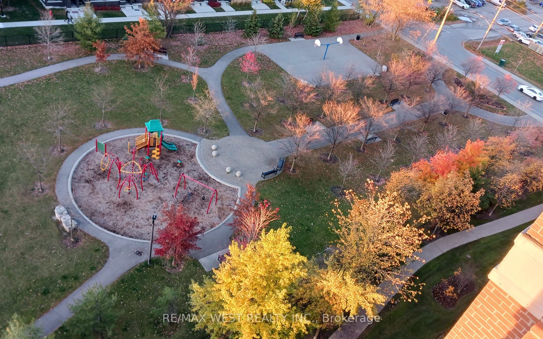 350 Red Maple Rd, #1211