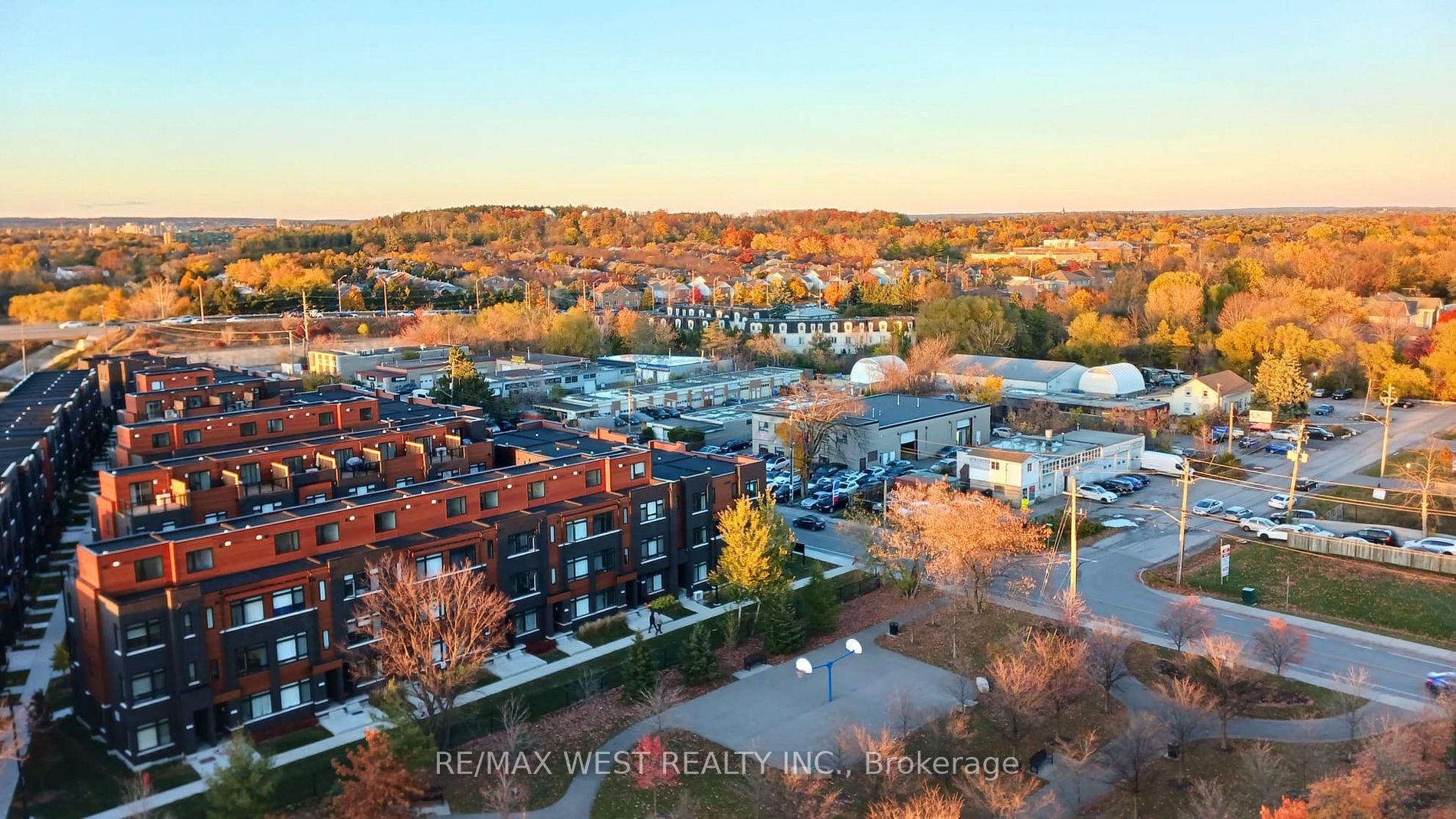 350 Red Maple Rd, #1211