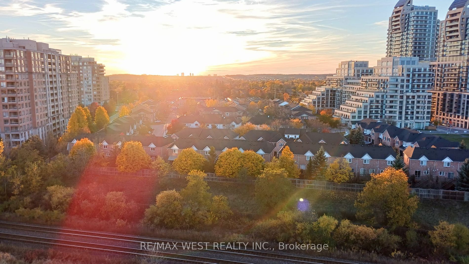 350 Red Maple Rd, #1211