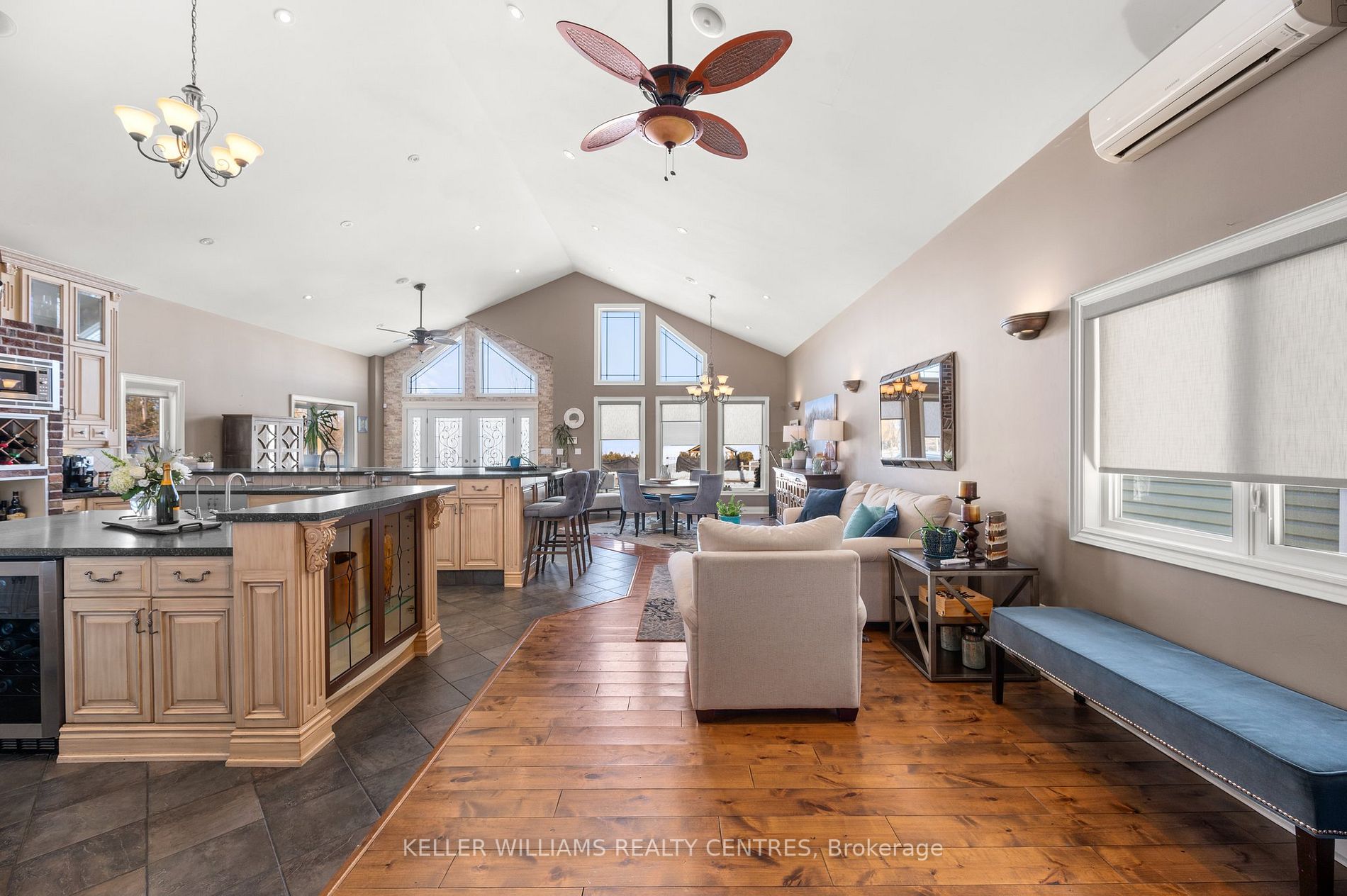 713 Lake Dr E