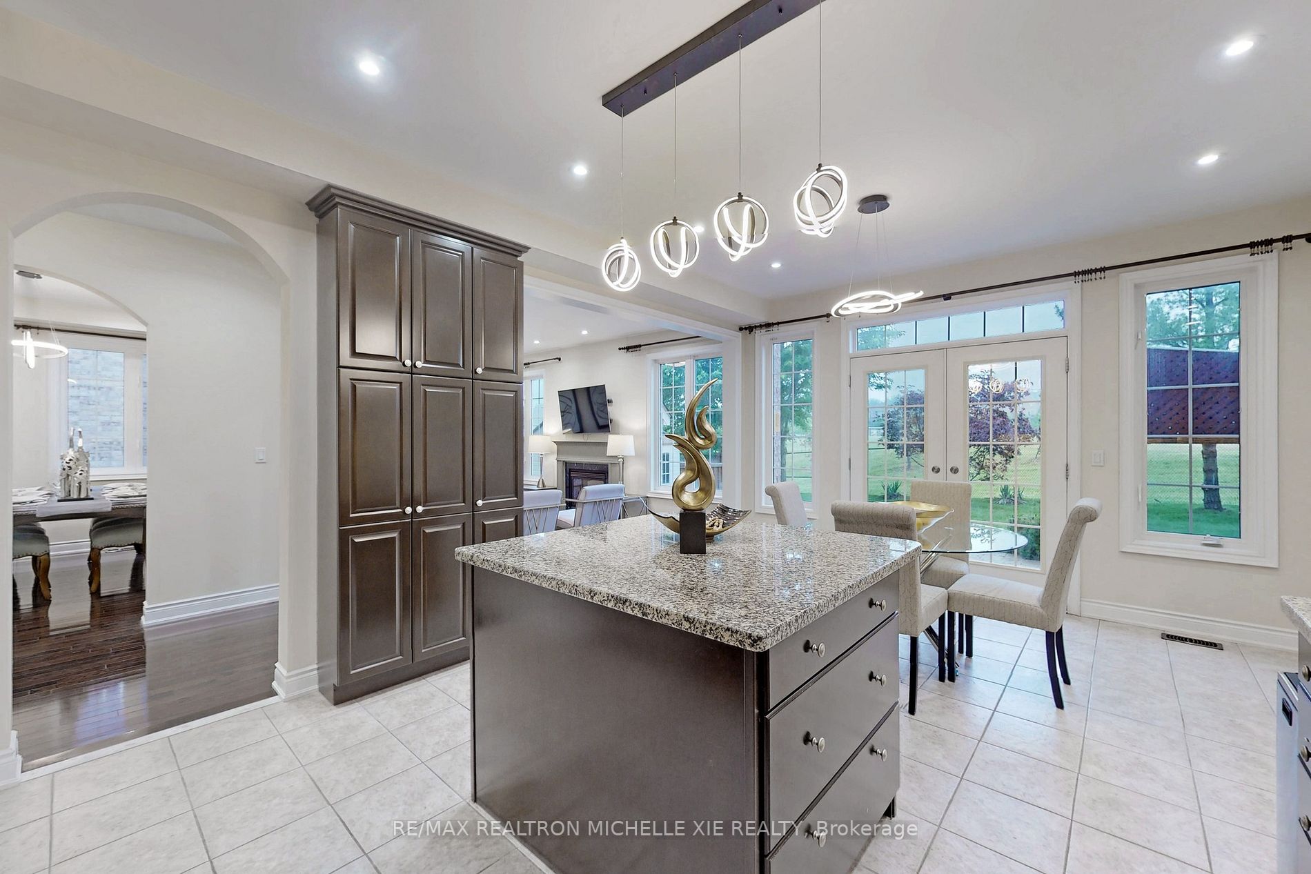 42 Dimarino Dr