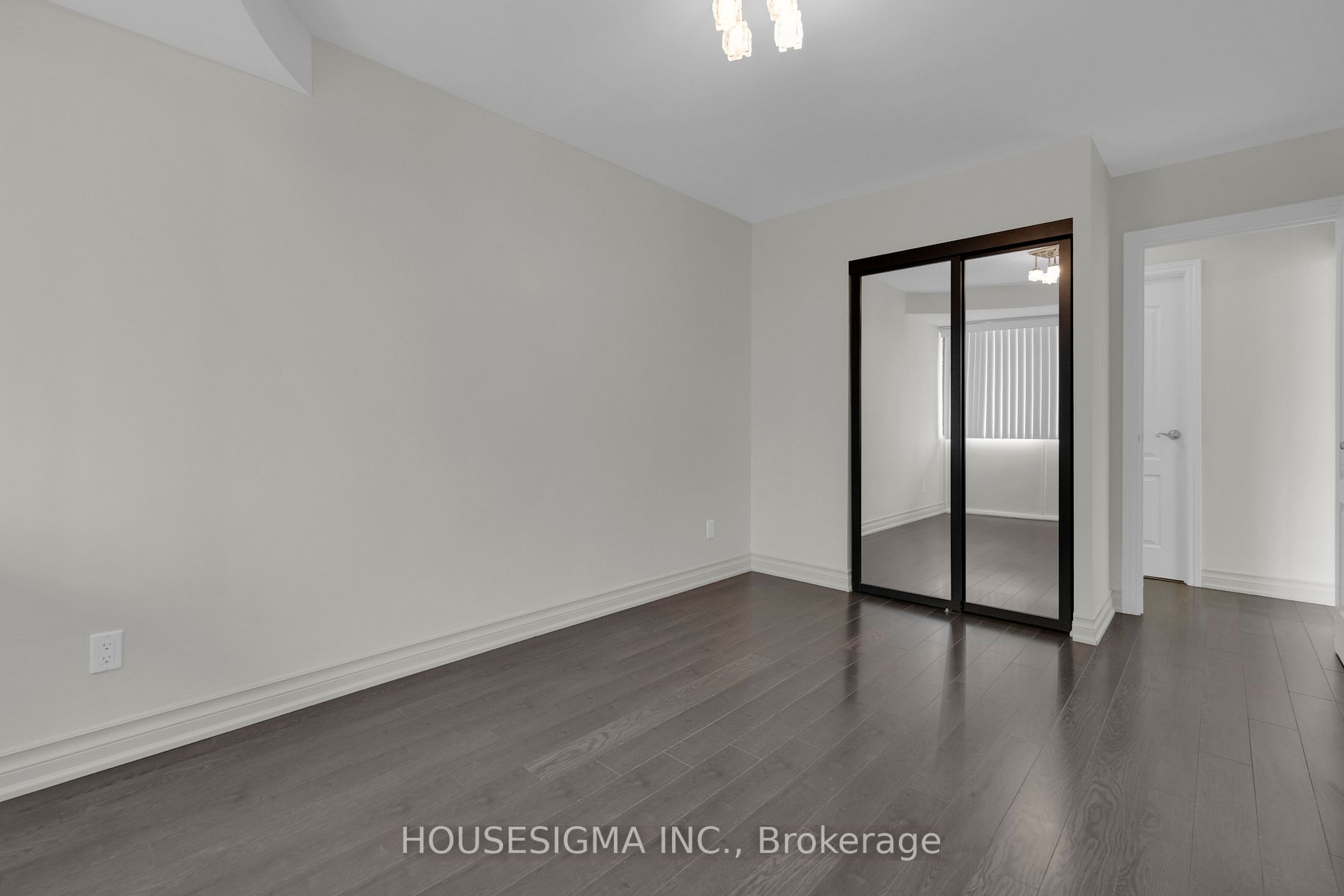 8111 Yonge St, #1501