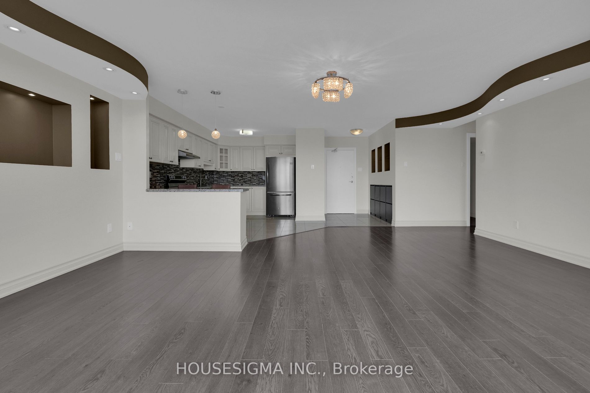 8111 Yonge St, #1501
