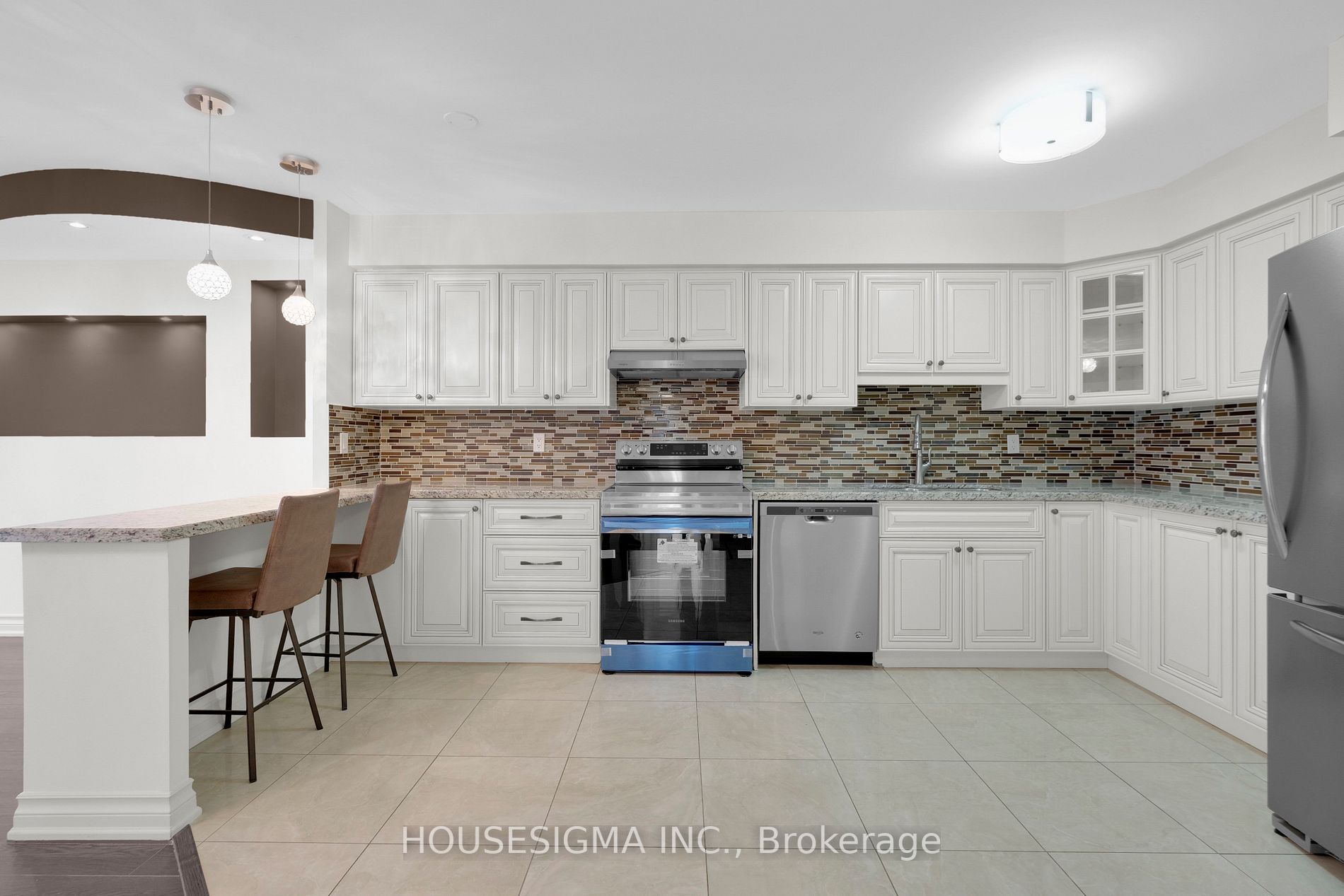 8111 Yonge St, #1501