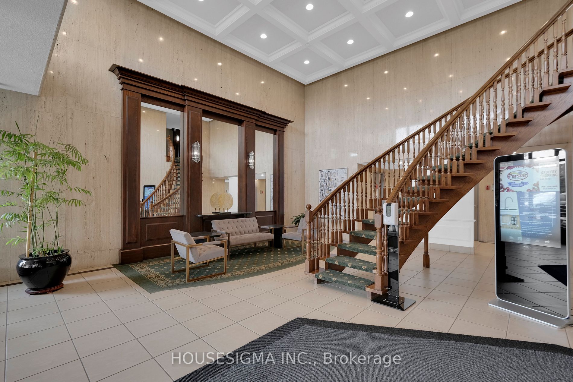 8111 Yonge St, #1501