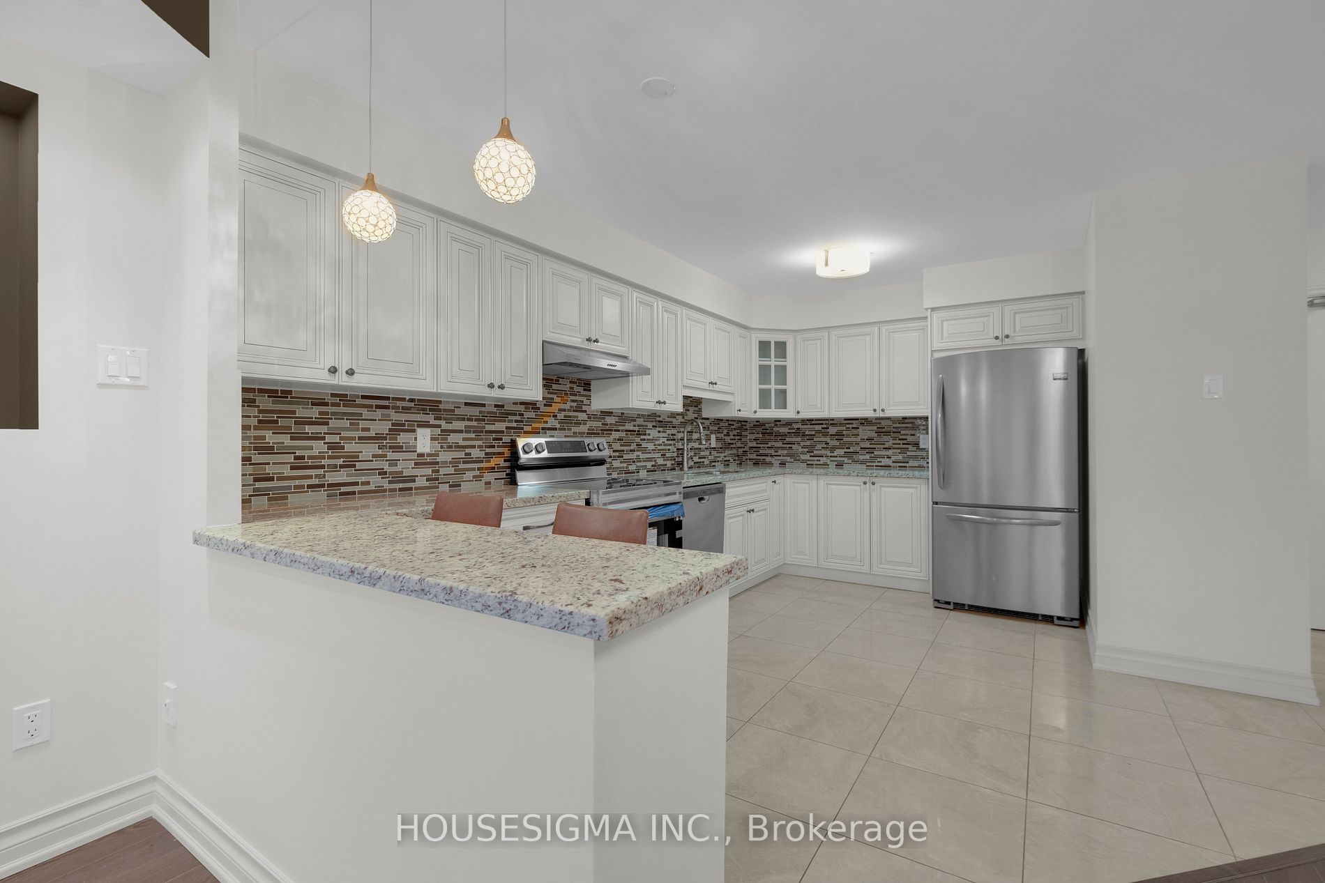 8111 Yonge St, #1501