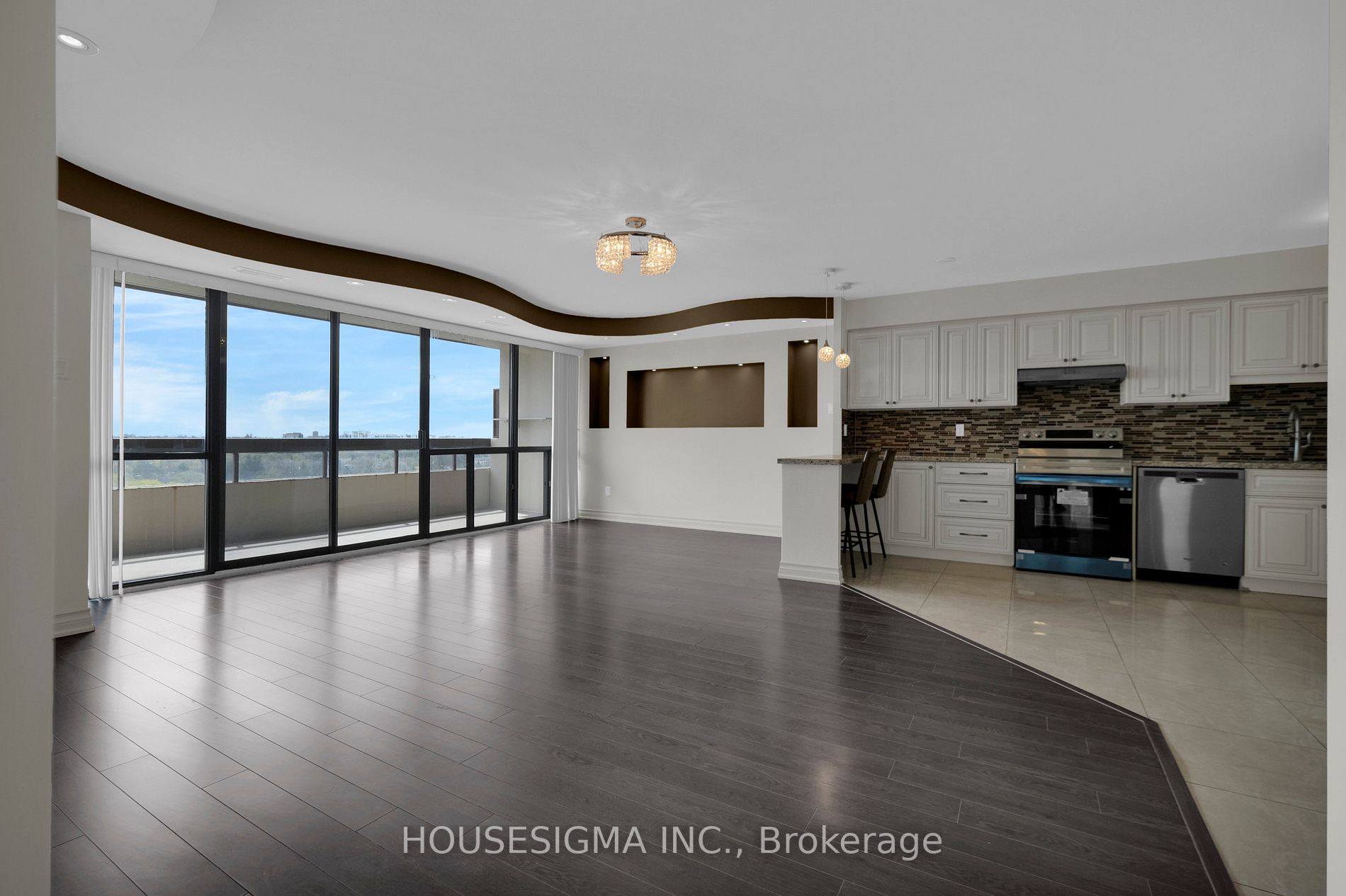 8111 Yonge St, #1501