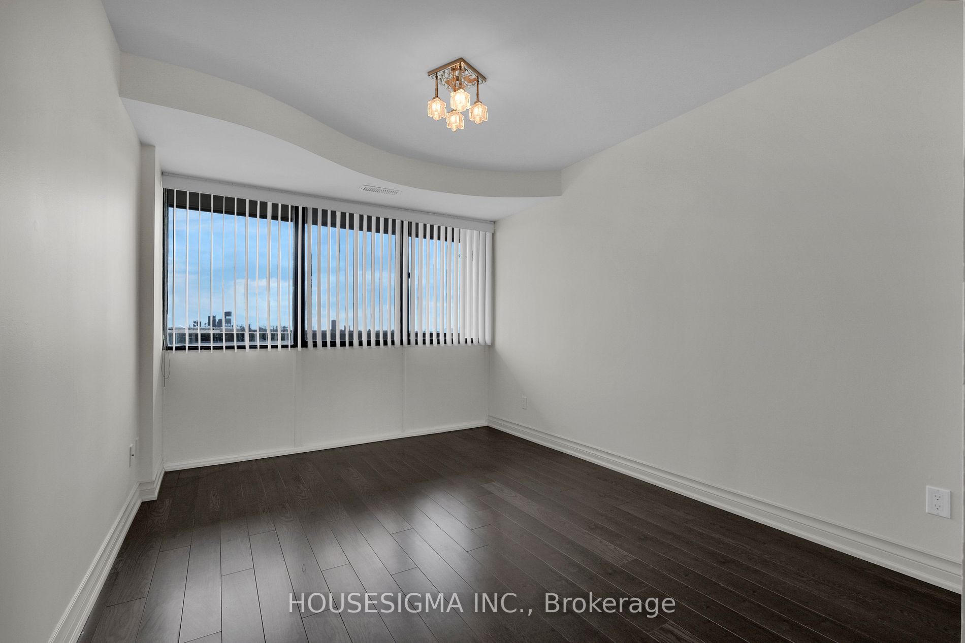 8111 Yonge St, #1501