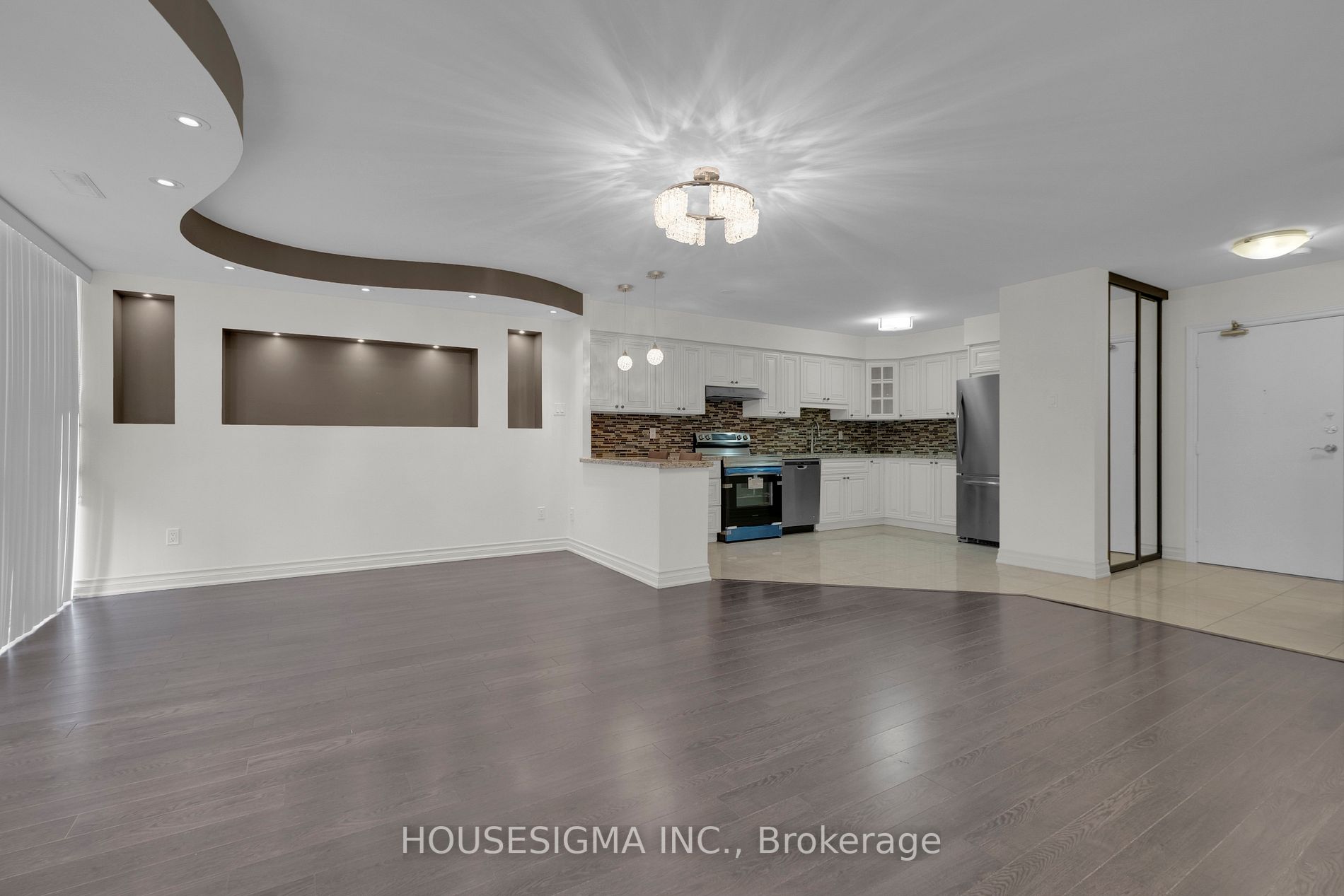 8111 Yonge St, #1501