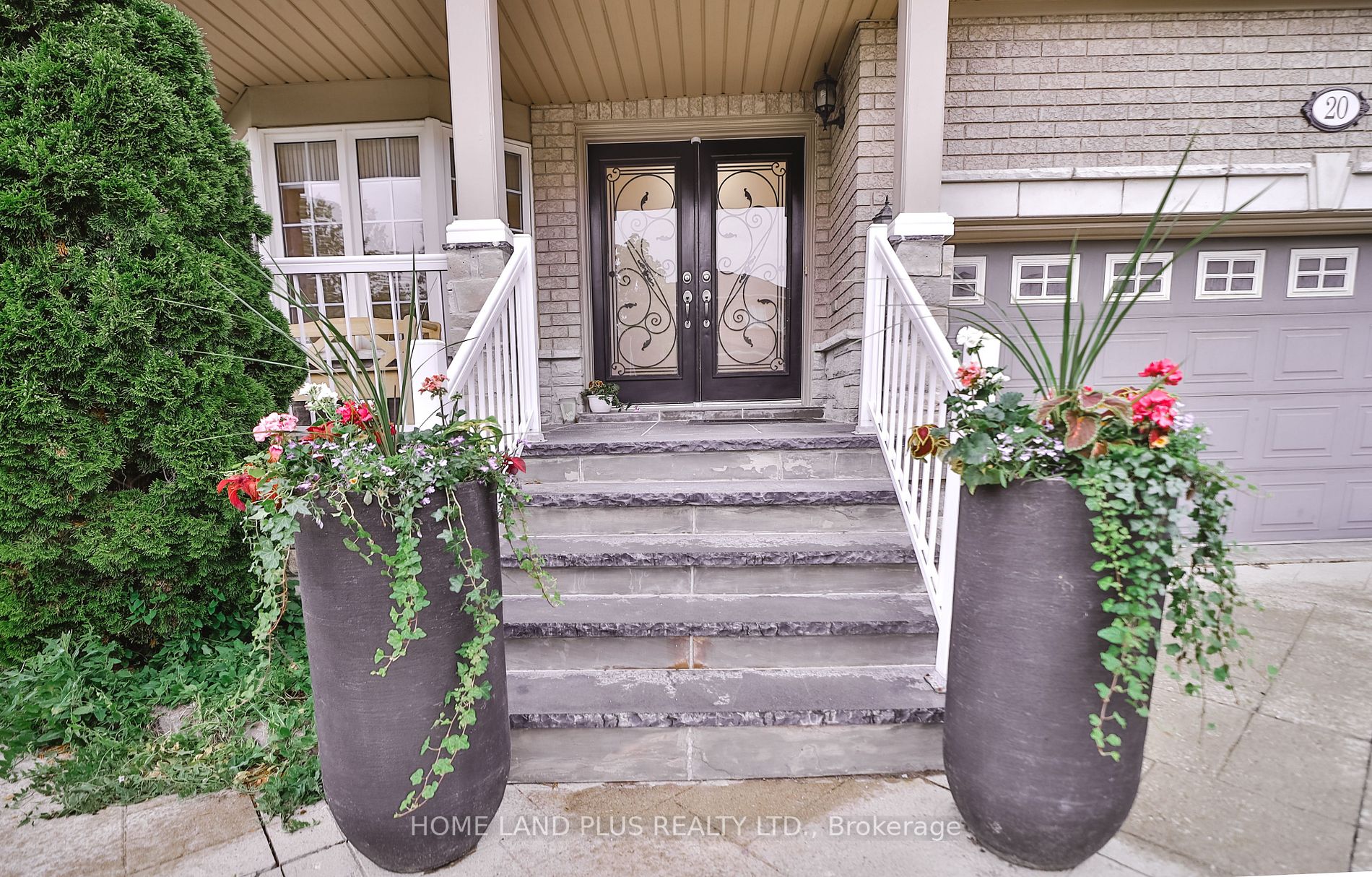 20 Monte Cristi St