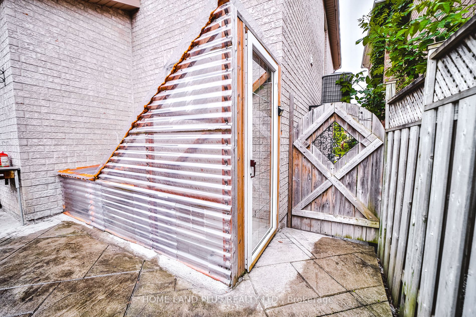 20 Monte Cristi St