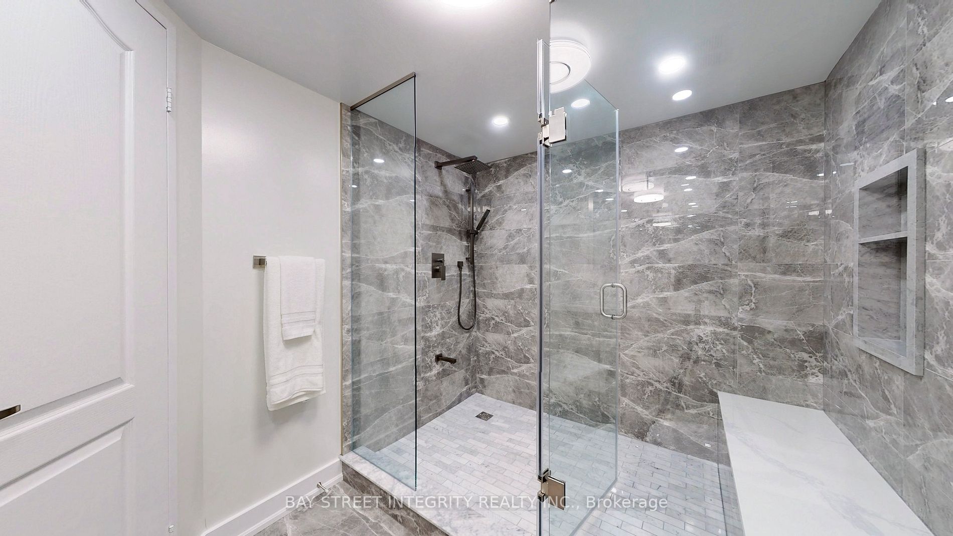7 Townsgate Dr, #1401