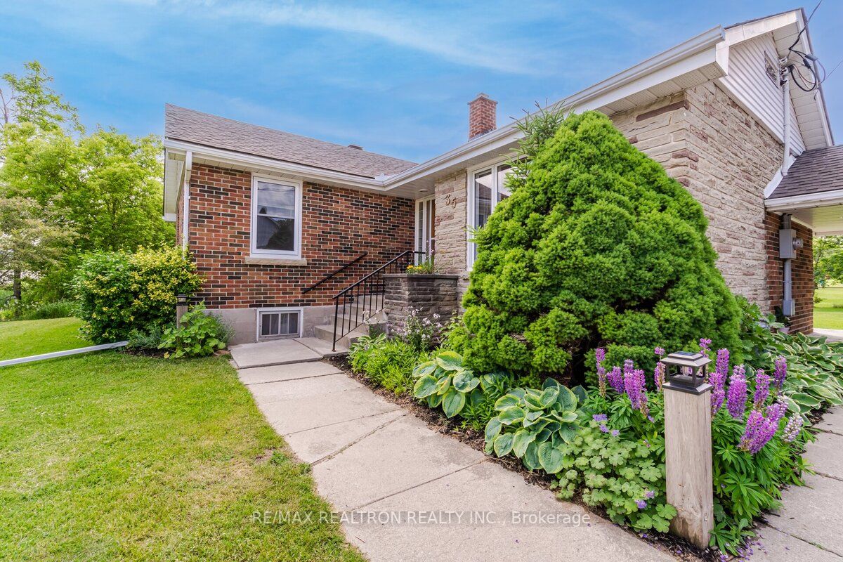 35 Main St