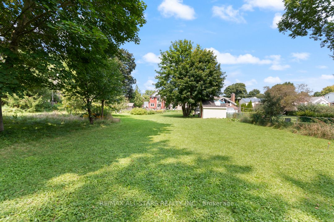 392 Andrew St