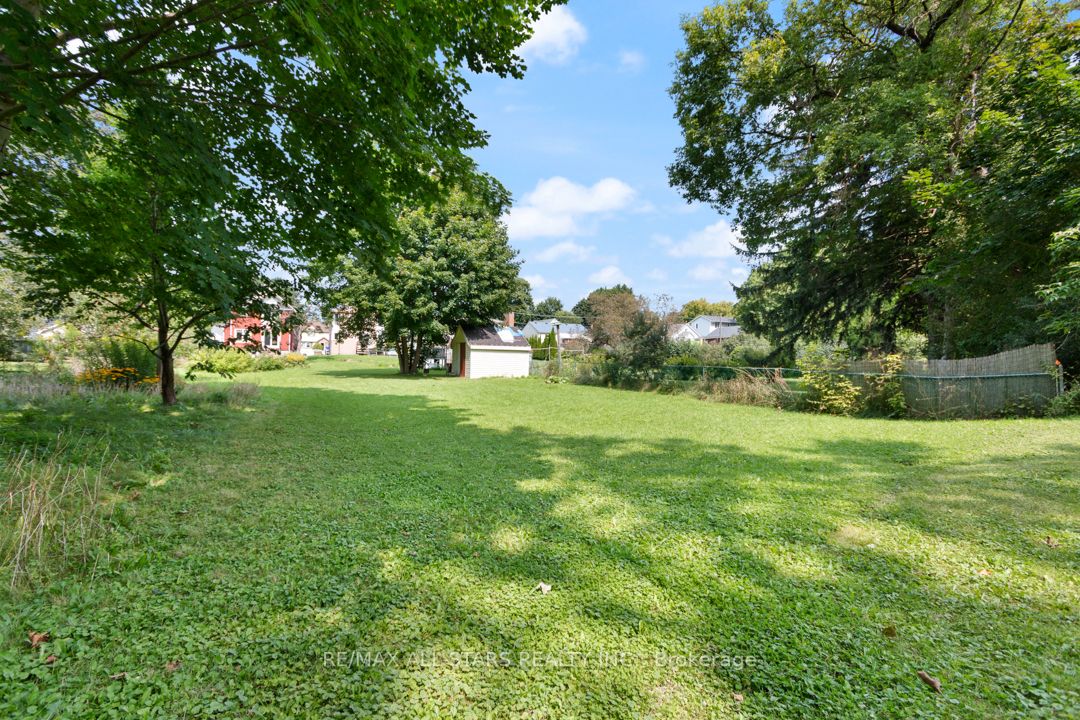 392 Andrew St