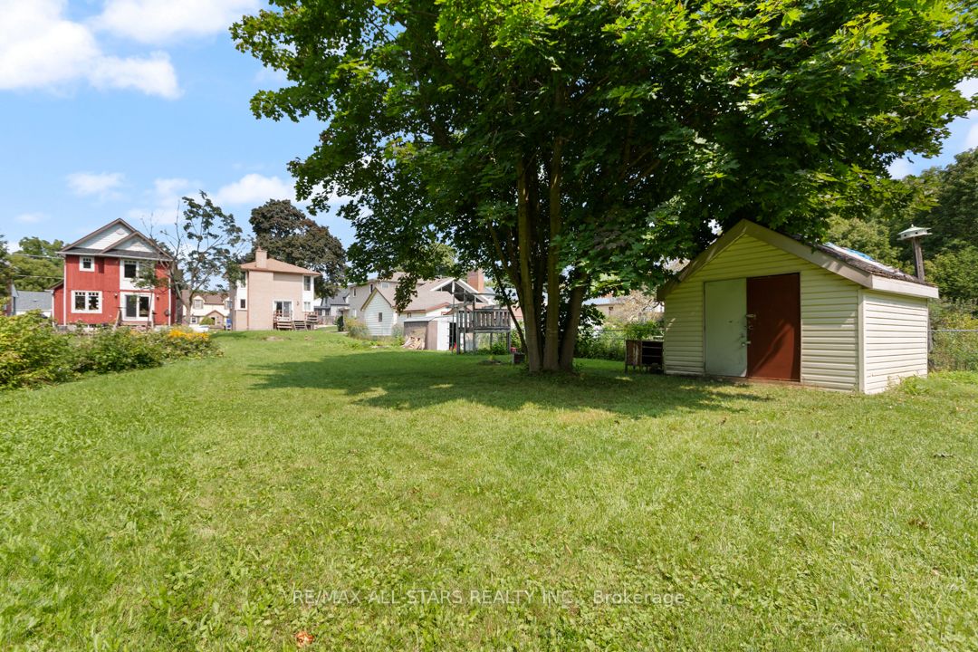 392 Andrew St