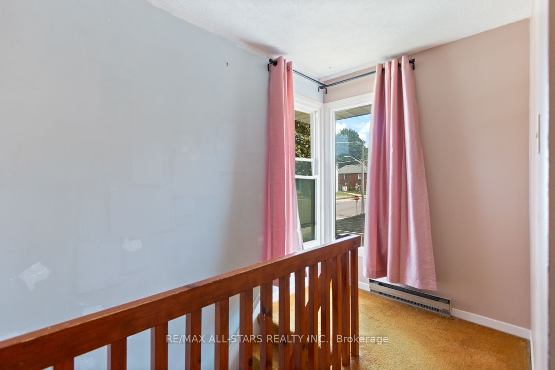 392 Andrew St