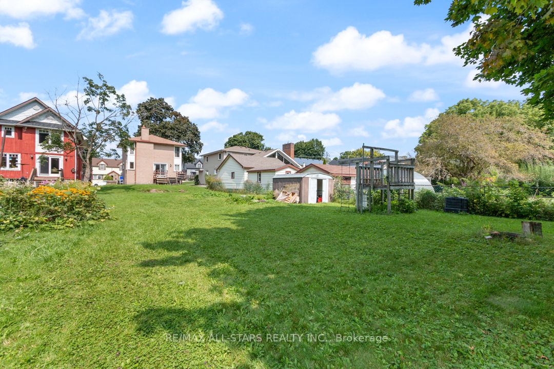 392 Andrew St