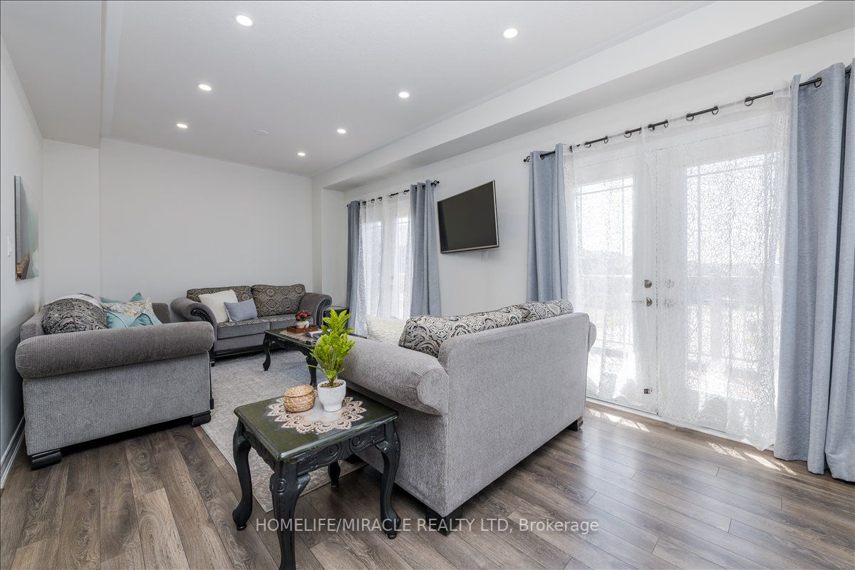 12 Janes Cres