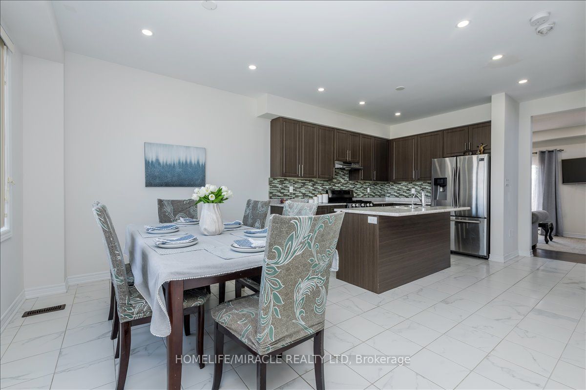 12 Janes Cres
