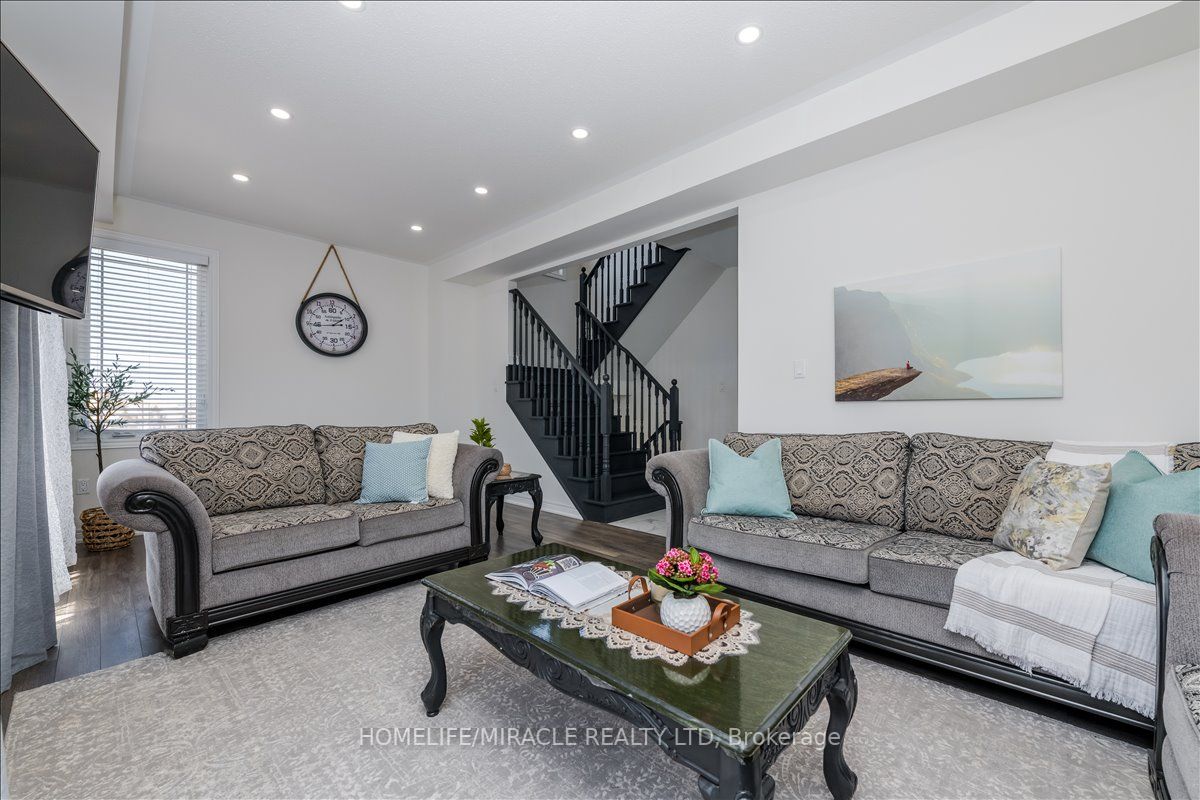 12 Janes Cres