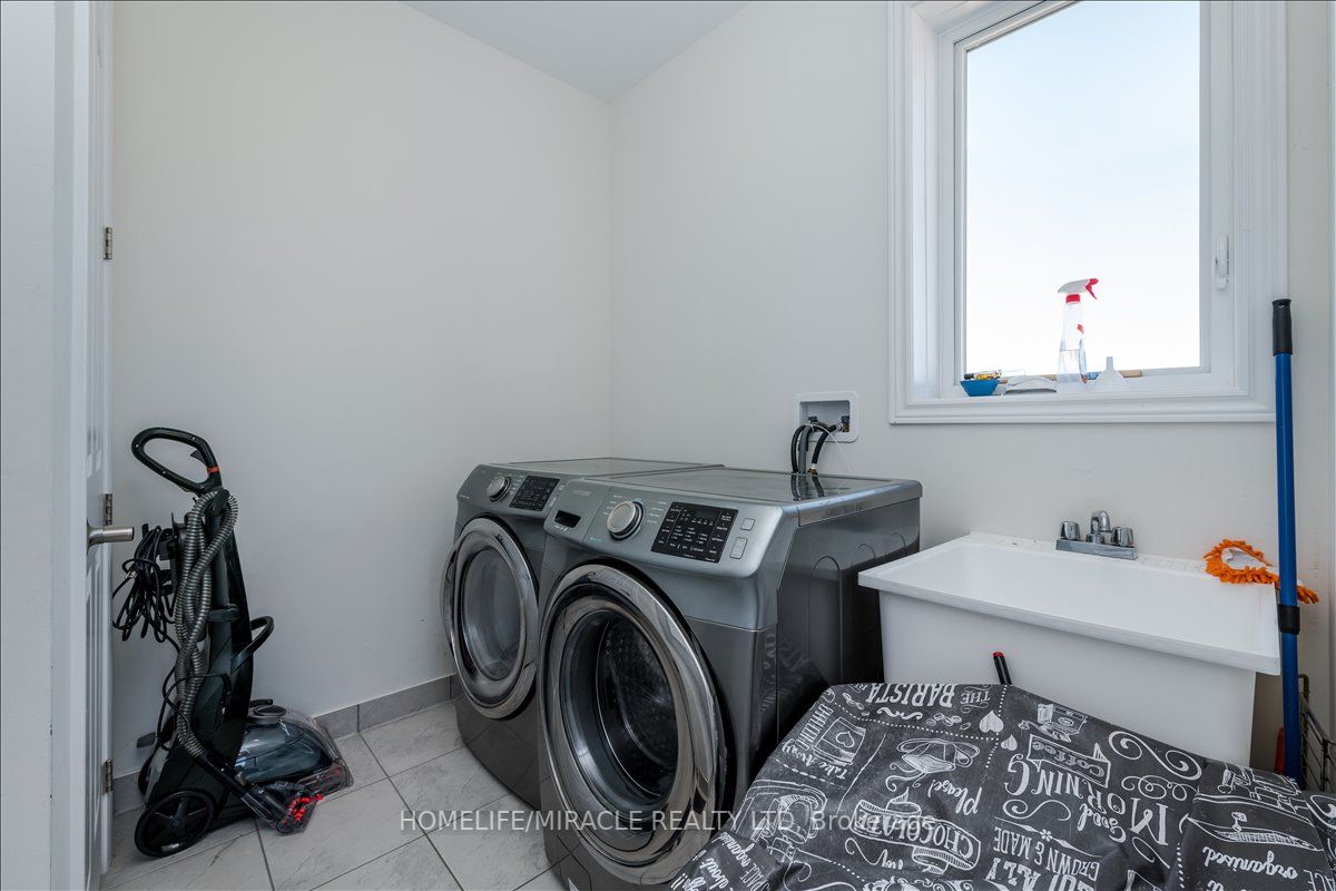 12 Janes Cres