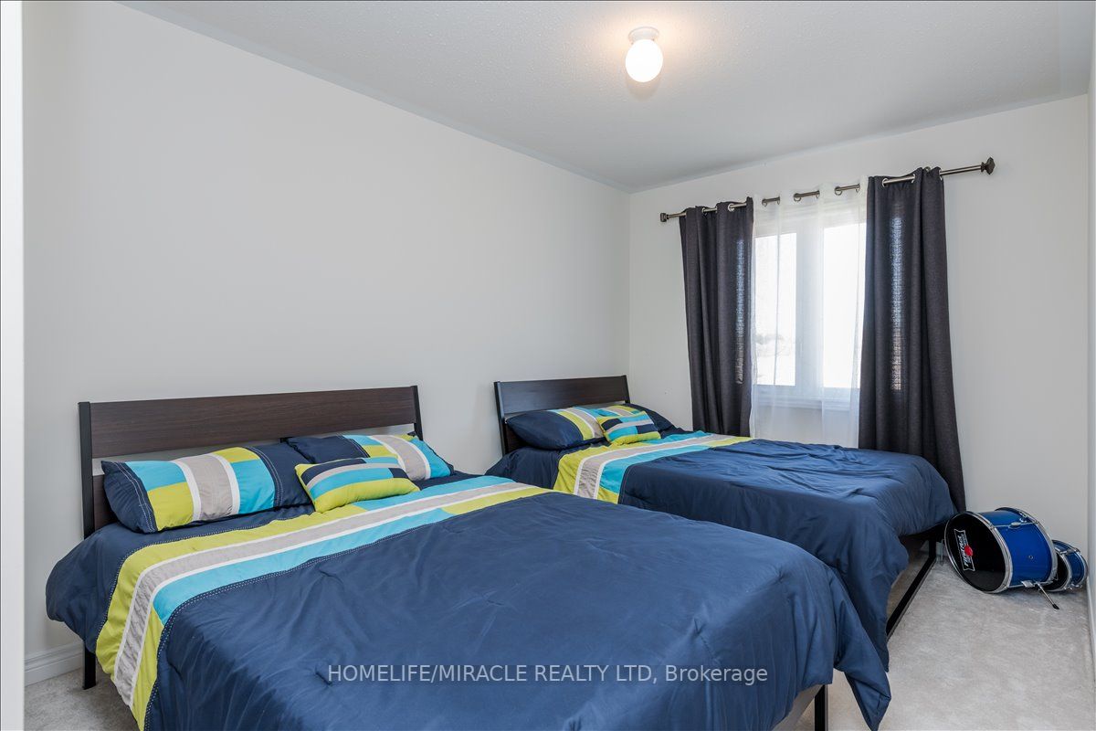 12 Janes Cres