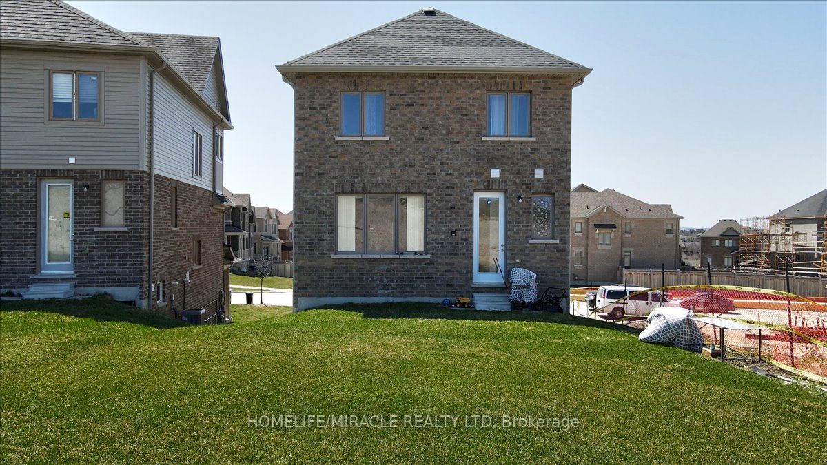 12 Janes Cres