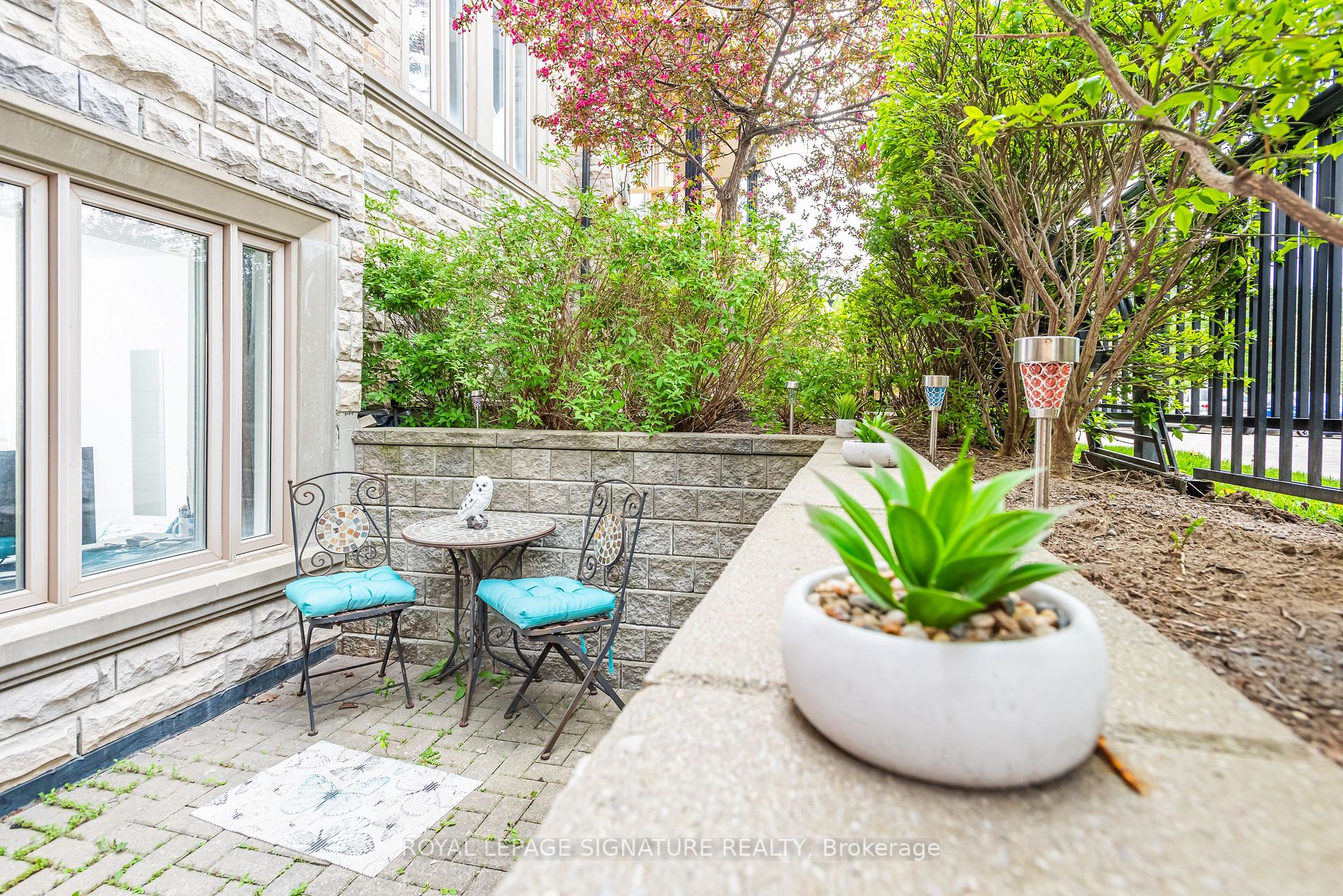 318 John St, #115