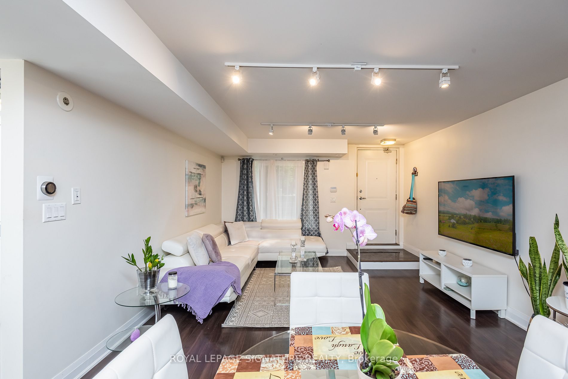 318 John St, #115