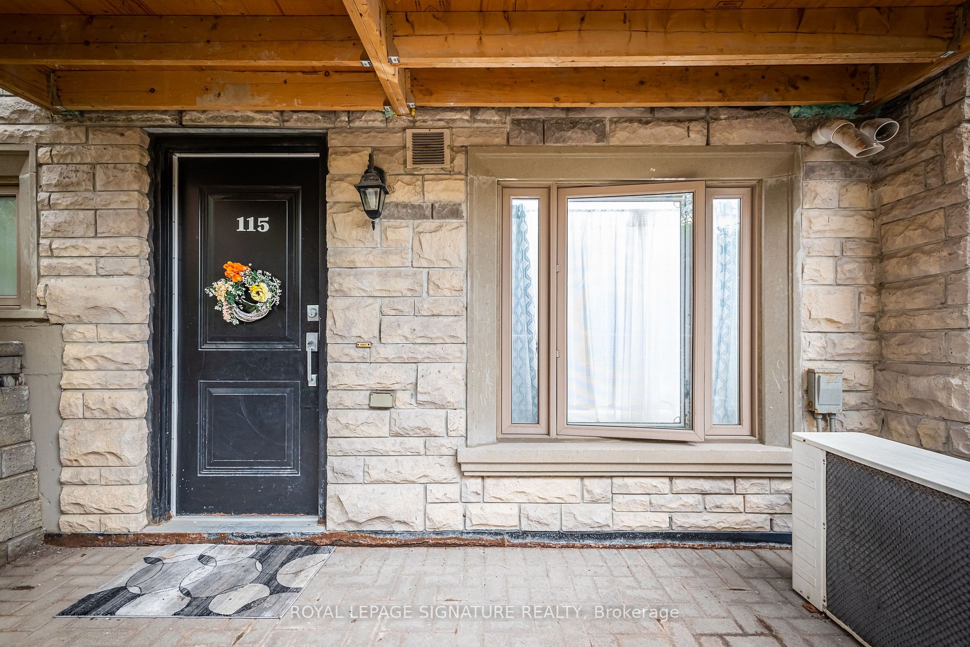 318 John St, #115
