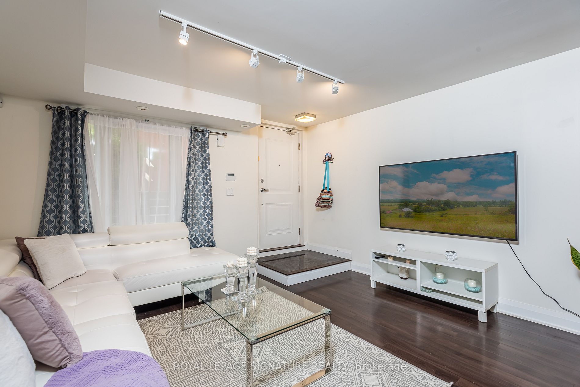 318 John St, #115