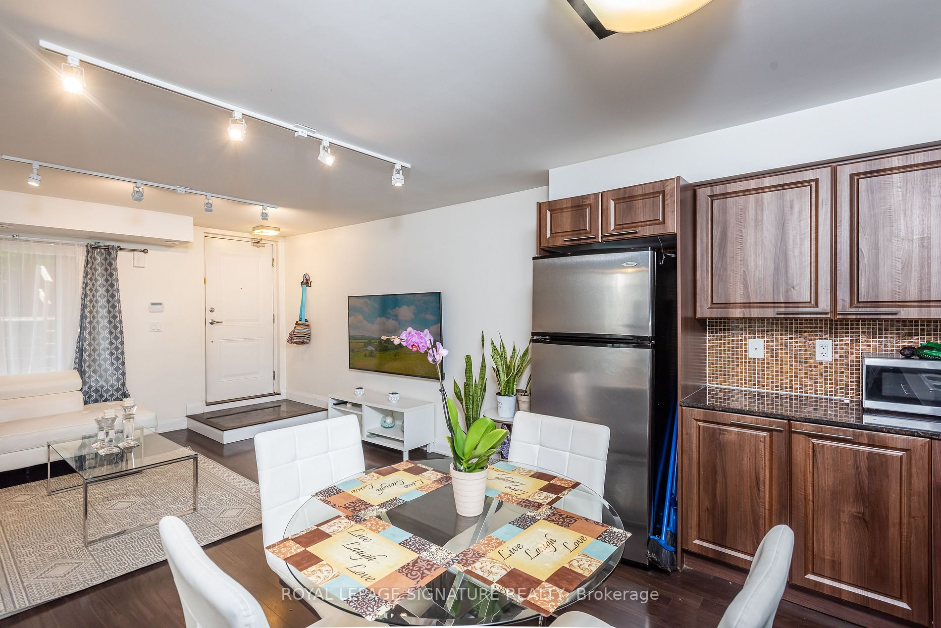 318 John St, #115