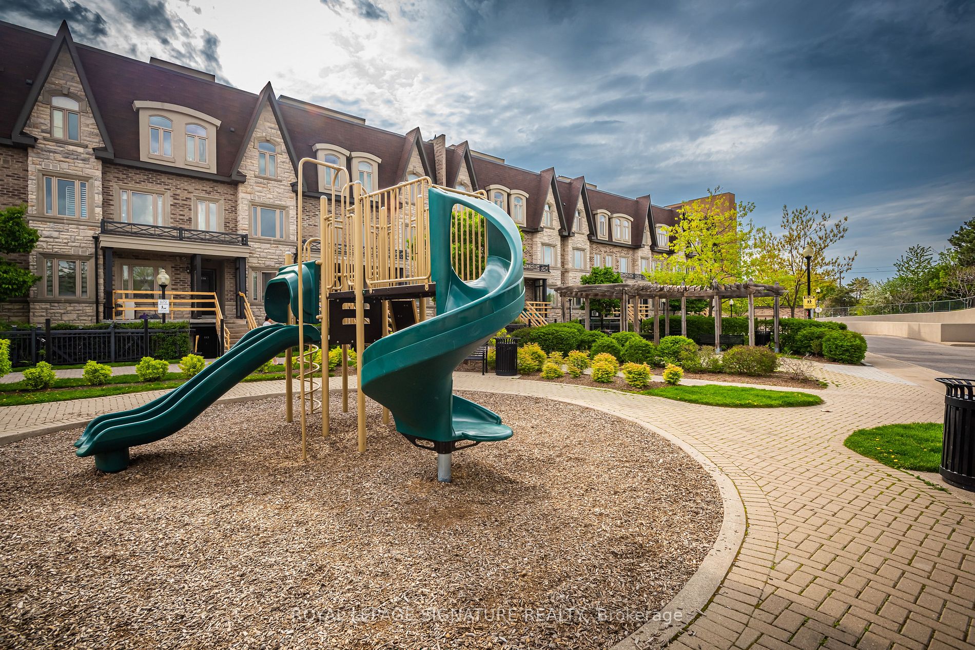 318 John St, #115