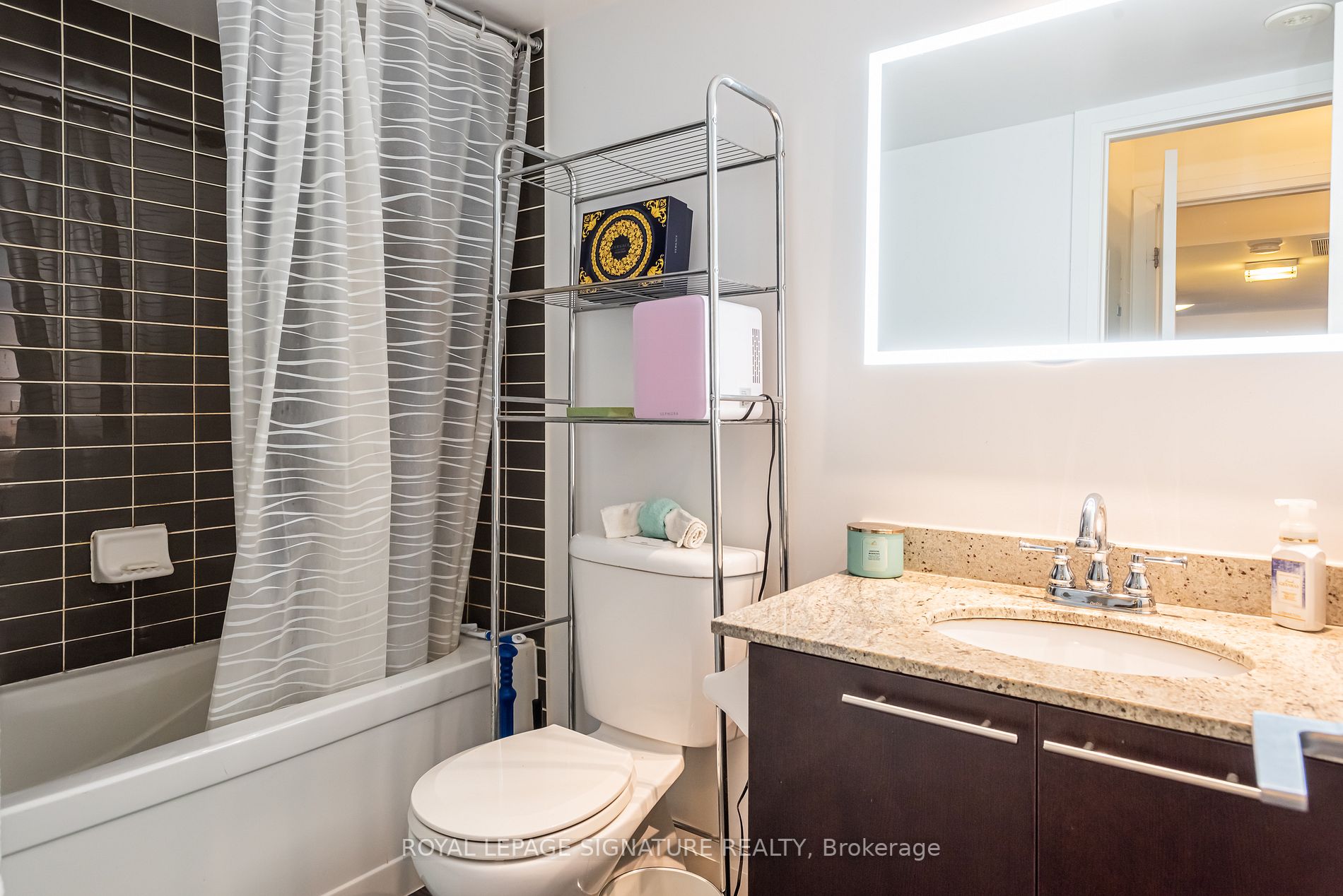 318 John St, #115