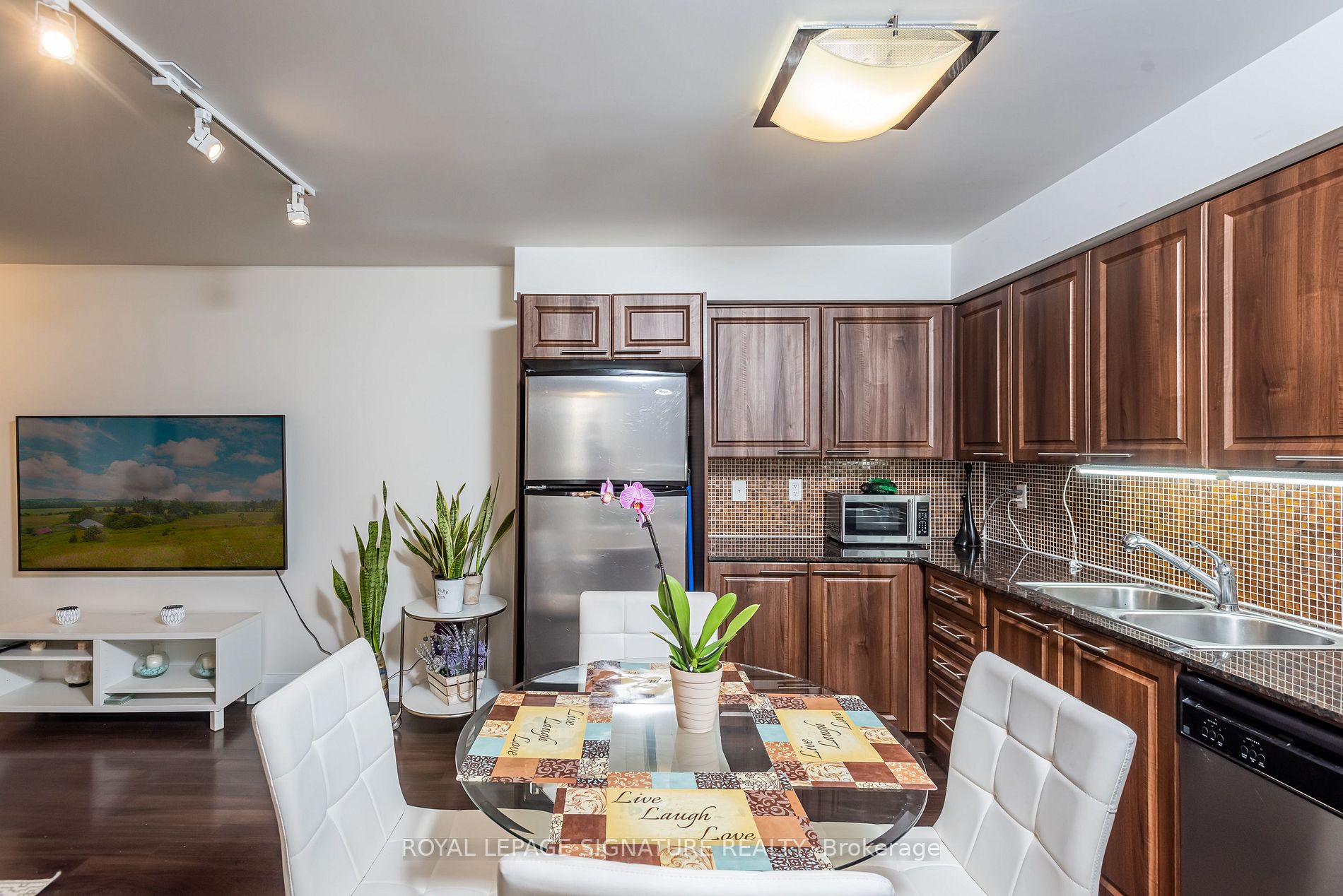 318 John St, #115