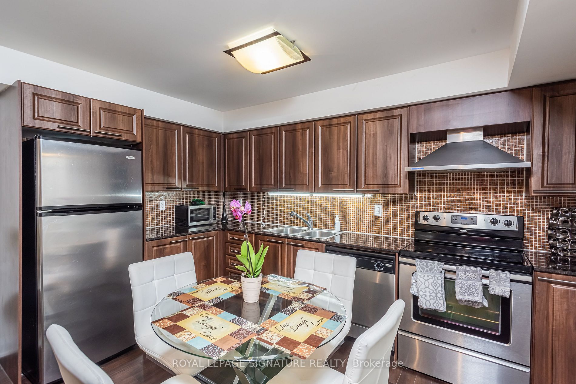 318 John St, #115