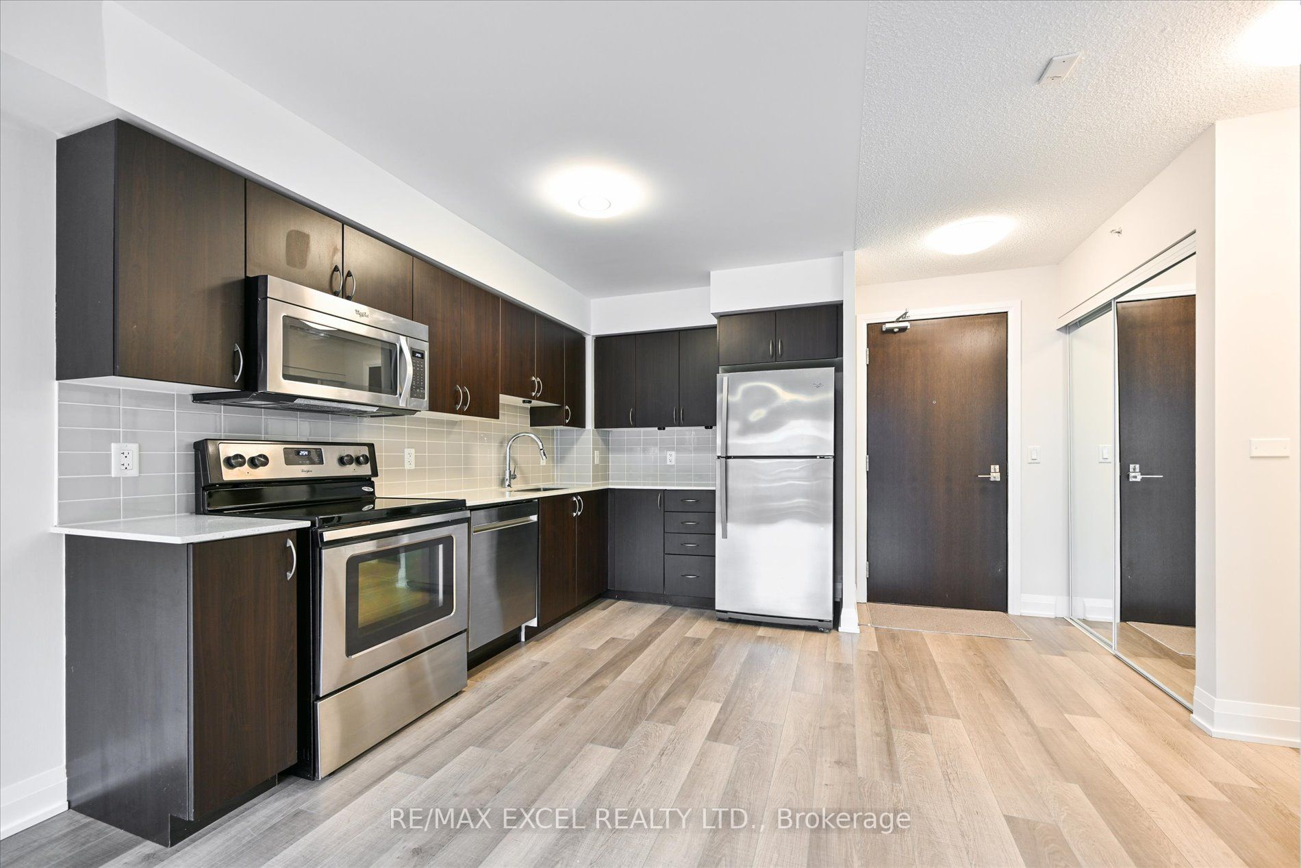 376 Highway 7 E, #910
