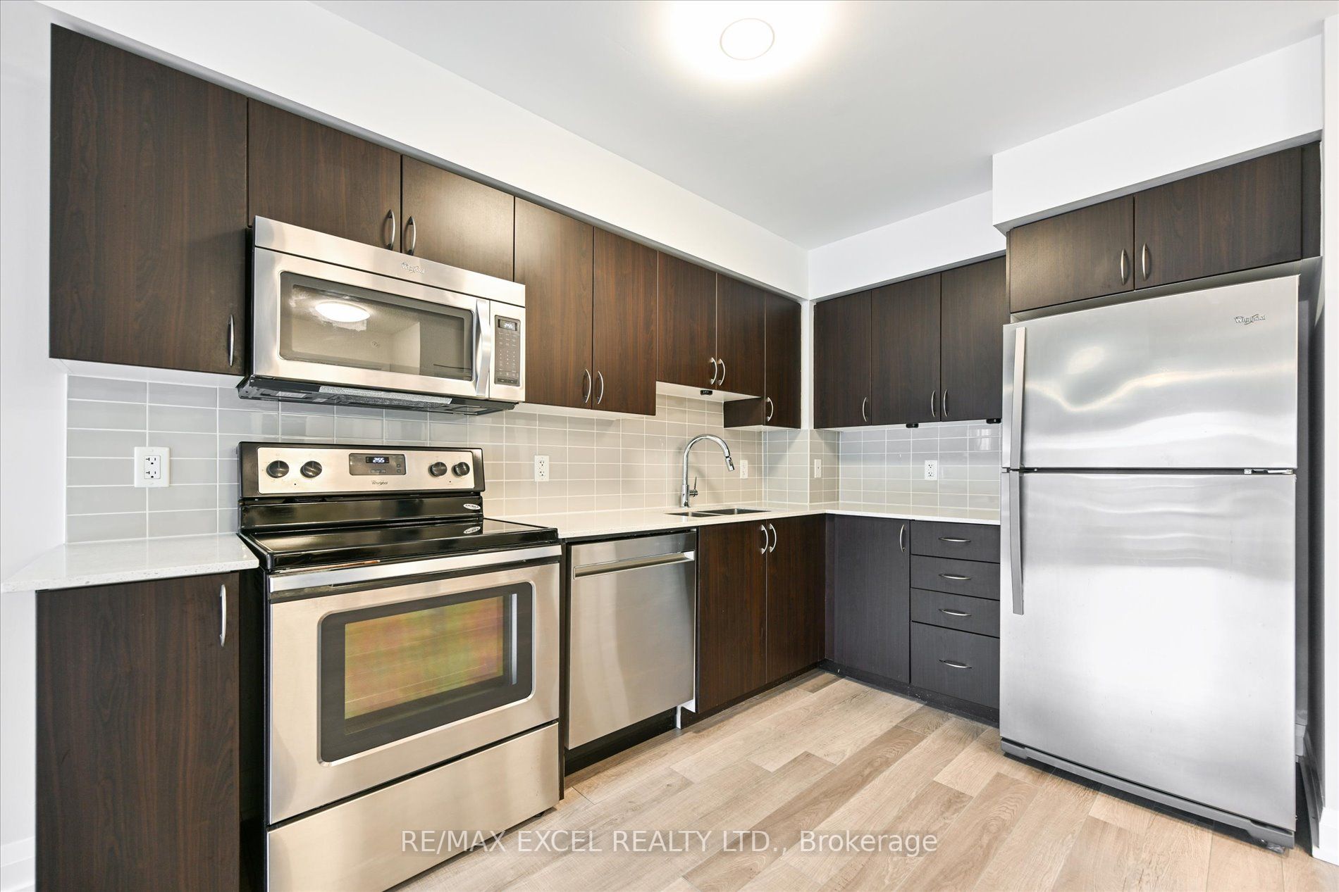 376 Highway 7 E, #910