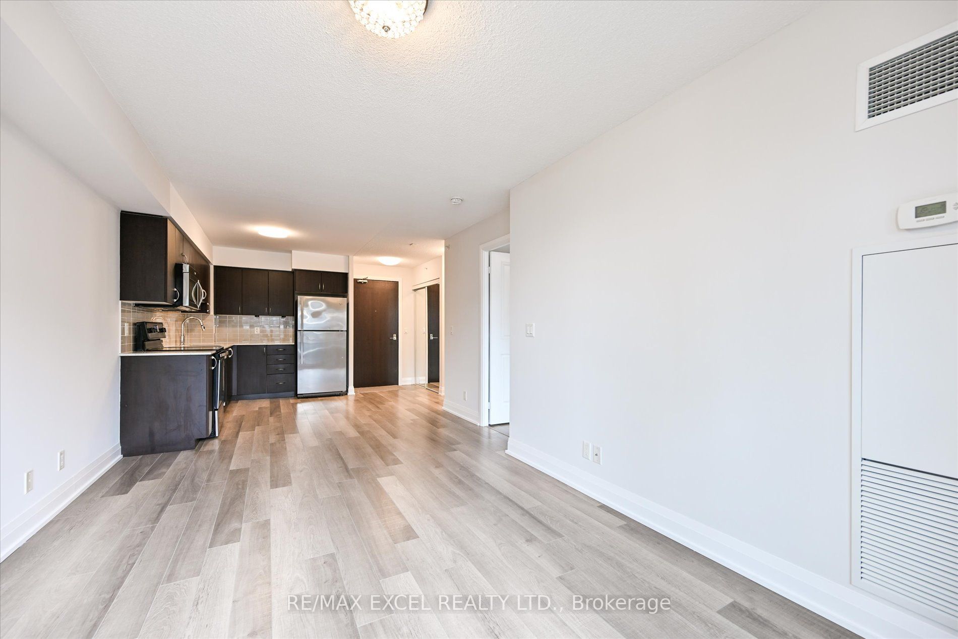 376 Highway 7 E, #910
